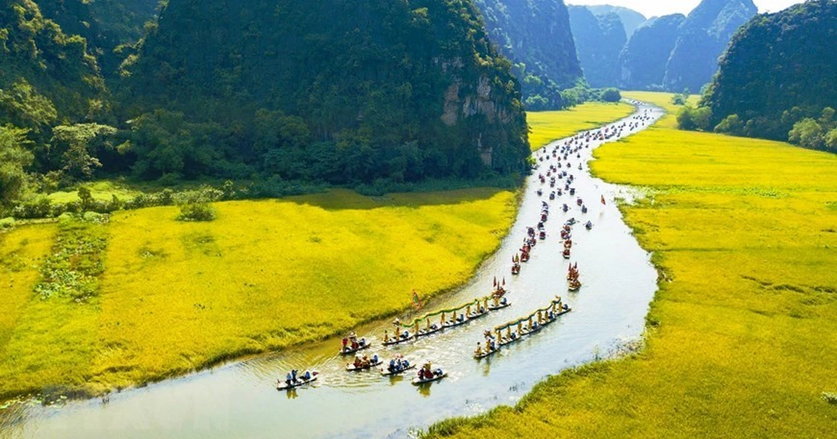 NGÀY 01: TPHCM – HÀ NỘI – NINH BÌNH