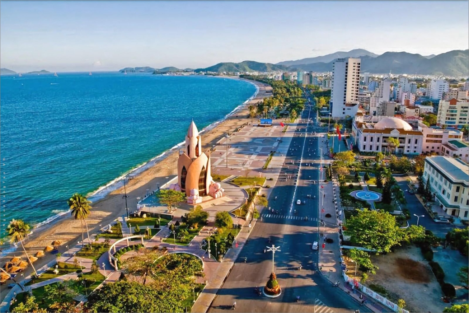 ĐÊM 1: TPHCM - NHA TRANG
