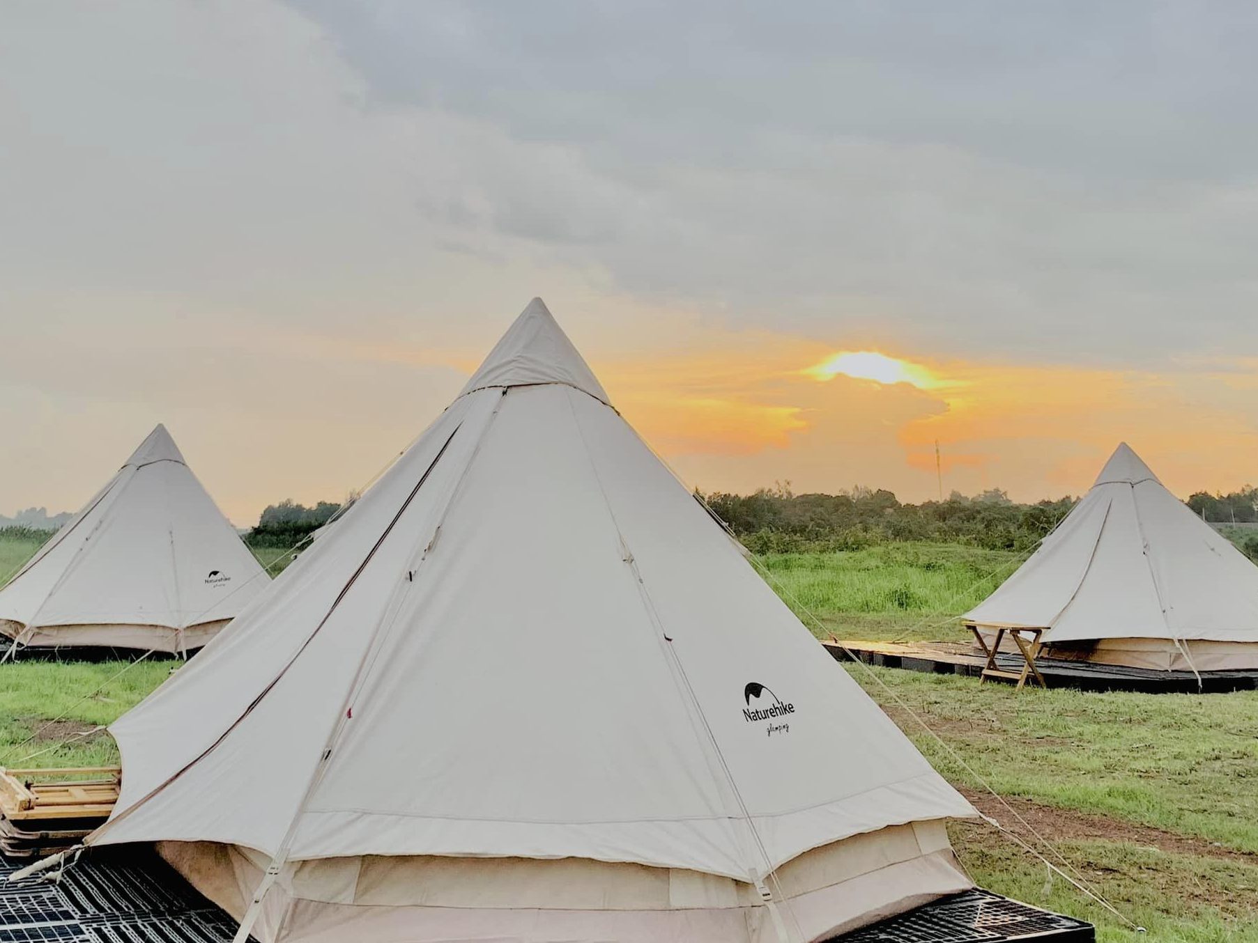 The Emma glamping đi cùng bạn bè và gia đình trải nghiệm những trò chơi tuyệt vời